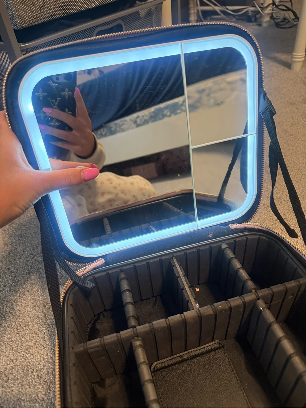 Light up LED travel make up case